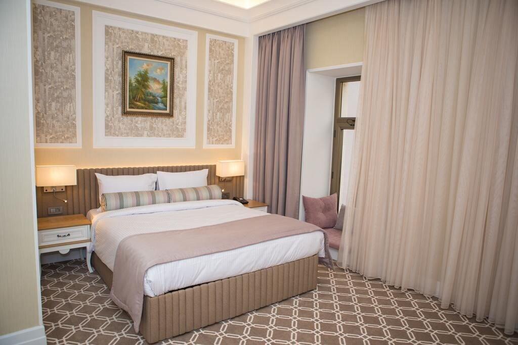 Theatrum Hotel Bakú Exterior foto A bedroom at the hotel