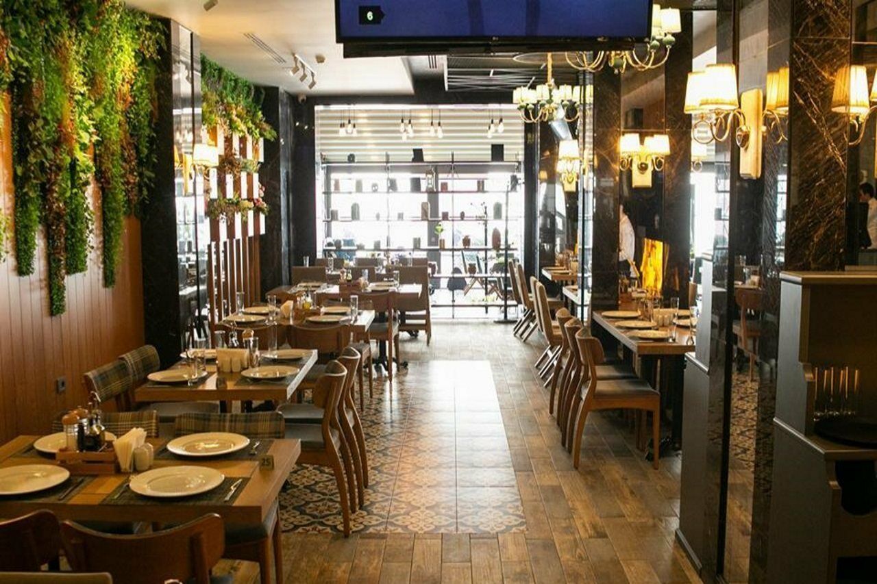 Theatrum Hotel Bakú Exterior foto Restaurant in Madrid